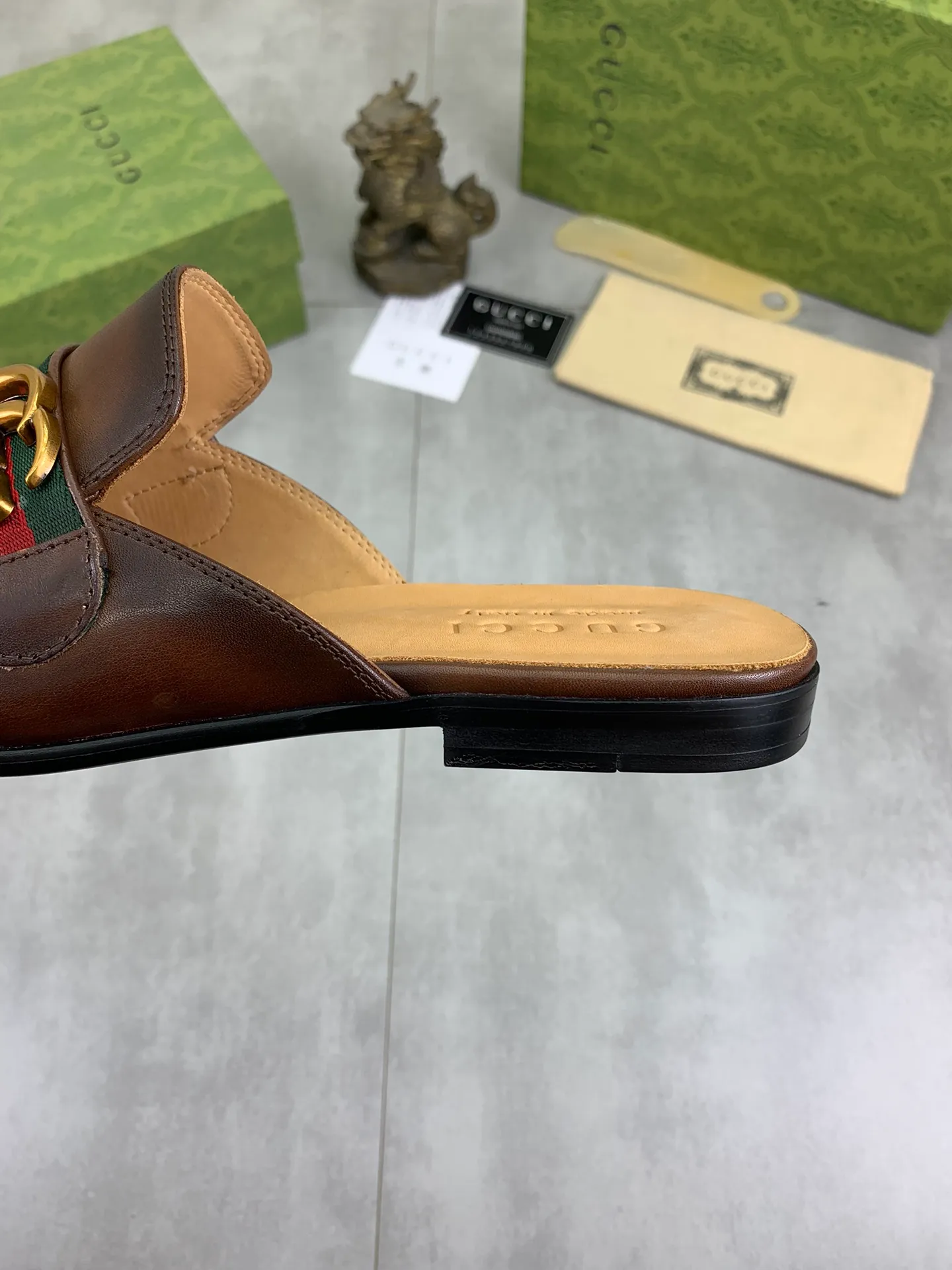 Men's Men's Shoes💰P480💰【New Style】Water-dyed Niuli High Quality Gucci half-drag business leather shoes hot selection (Gucci) official website latest Gucci half-drag 🎁 business leather shoes, hot style 💥 simple and elegant style, exclusive for trendy men. Unique official website latest brand original double G embossing Elements 👑 Original Gucci decoration, fashionable and elegant, fabric original calfskin ✅ Fully imported first-layer cowhide lining, official website designated wear-resistant, rubber business outsole, classic model taken at the counter in real life 🎬Number: 38-44 (45 46 customized) 2⃣️colors available